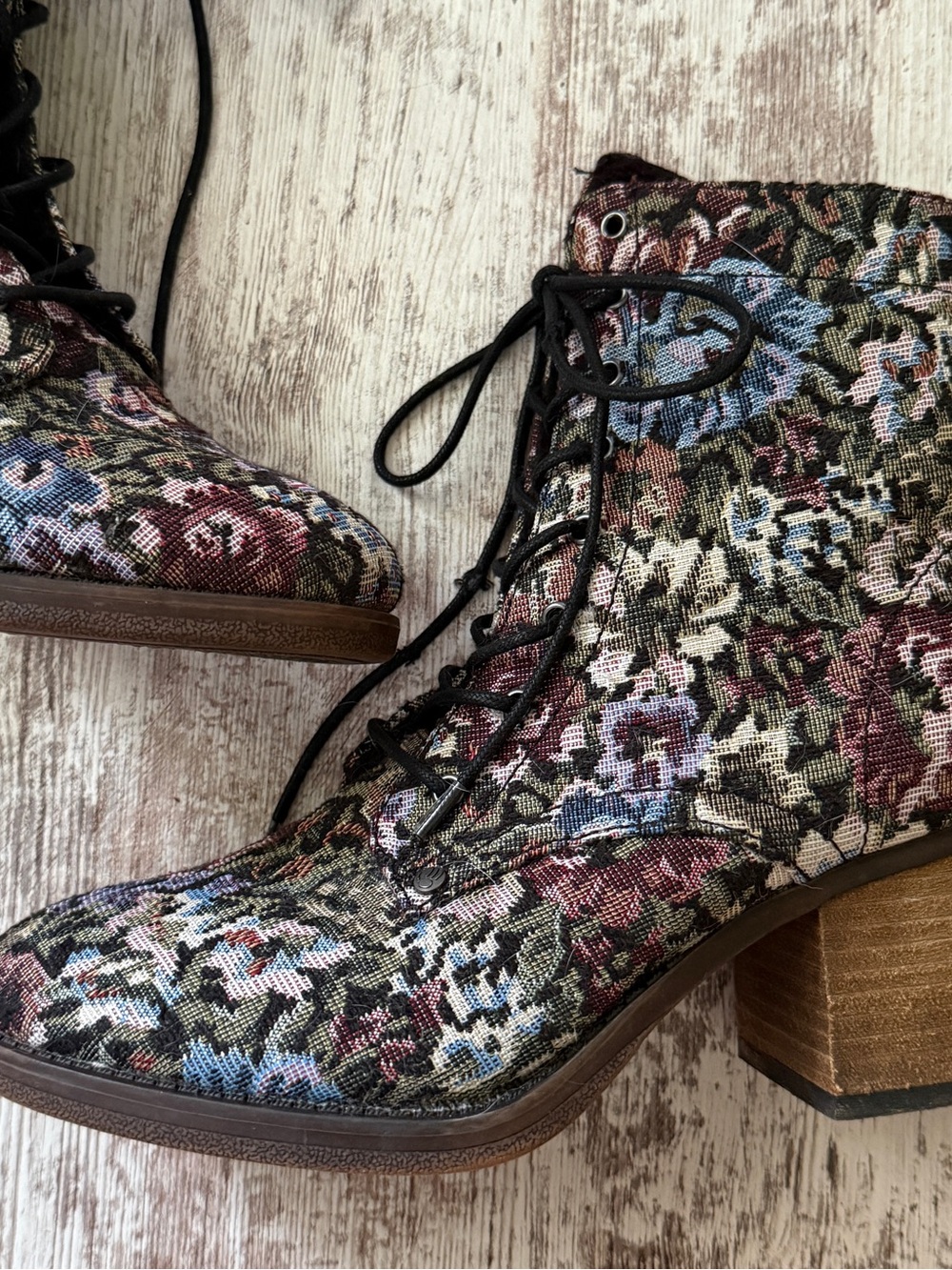 Vintage Floral Tapestry Lace-Up Boots - Picture 3 of 9